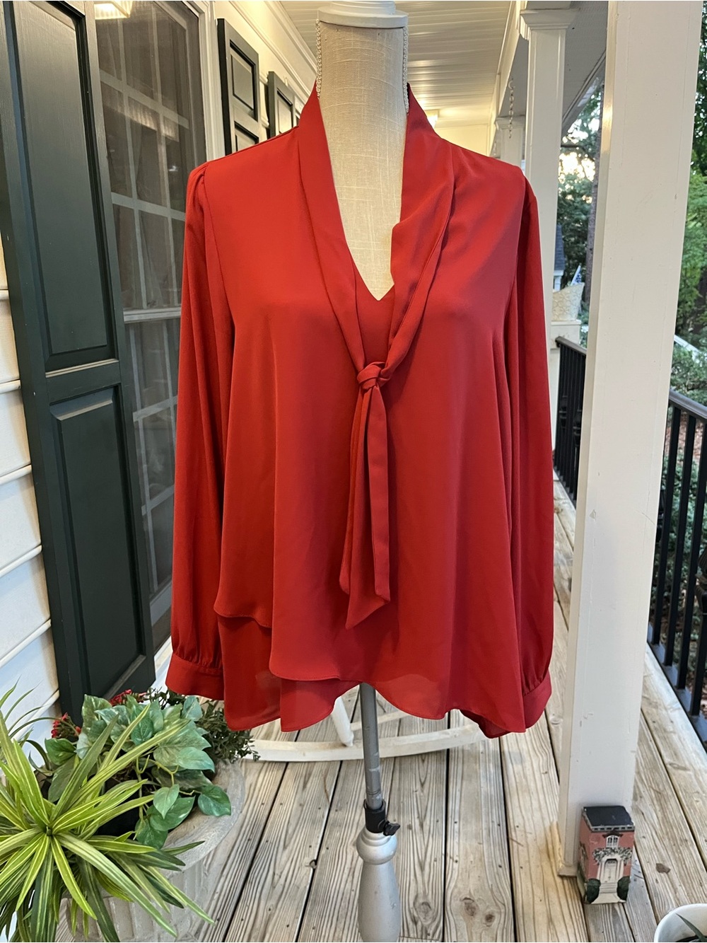 Karen Kane Women’s Blouse XL Office Wear Business Casual, EUC Terra Cotta V-Neck